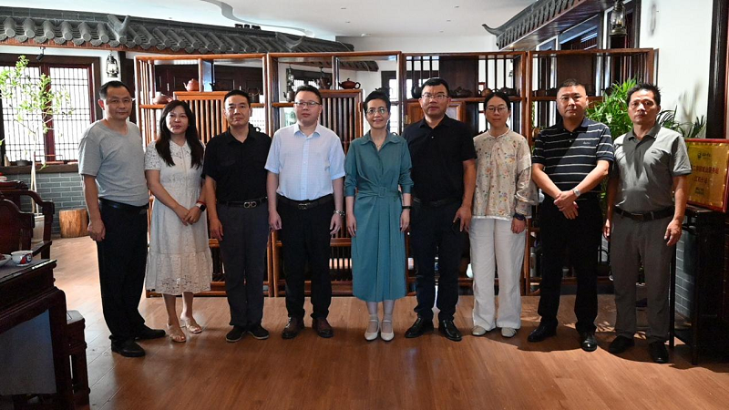 副校长朱盛萍走访江西校友会深化校企合作与产教融合