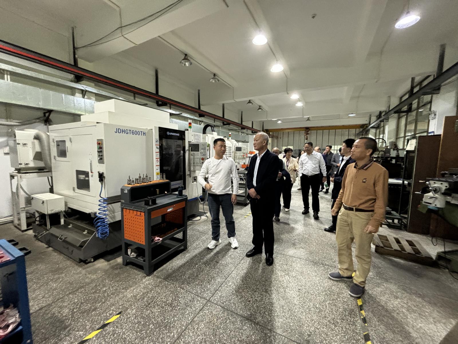 康灿华校长带队赴广东走访校友企业并参加高校校友联合平台座谈